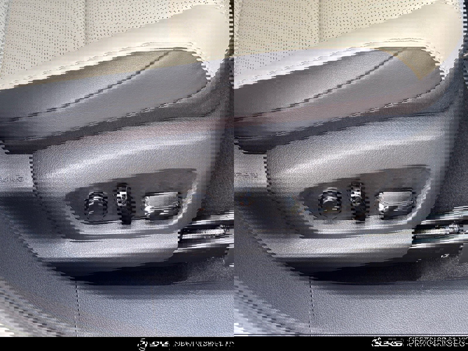 Certified 2025 Lexus ES 300h w/ Premium Package image 14