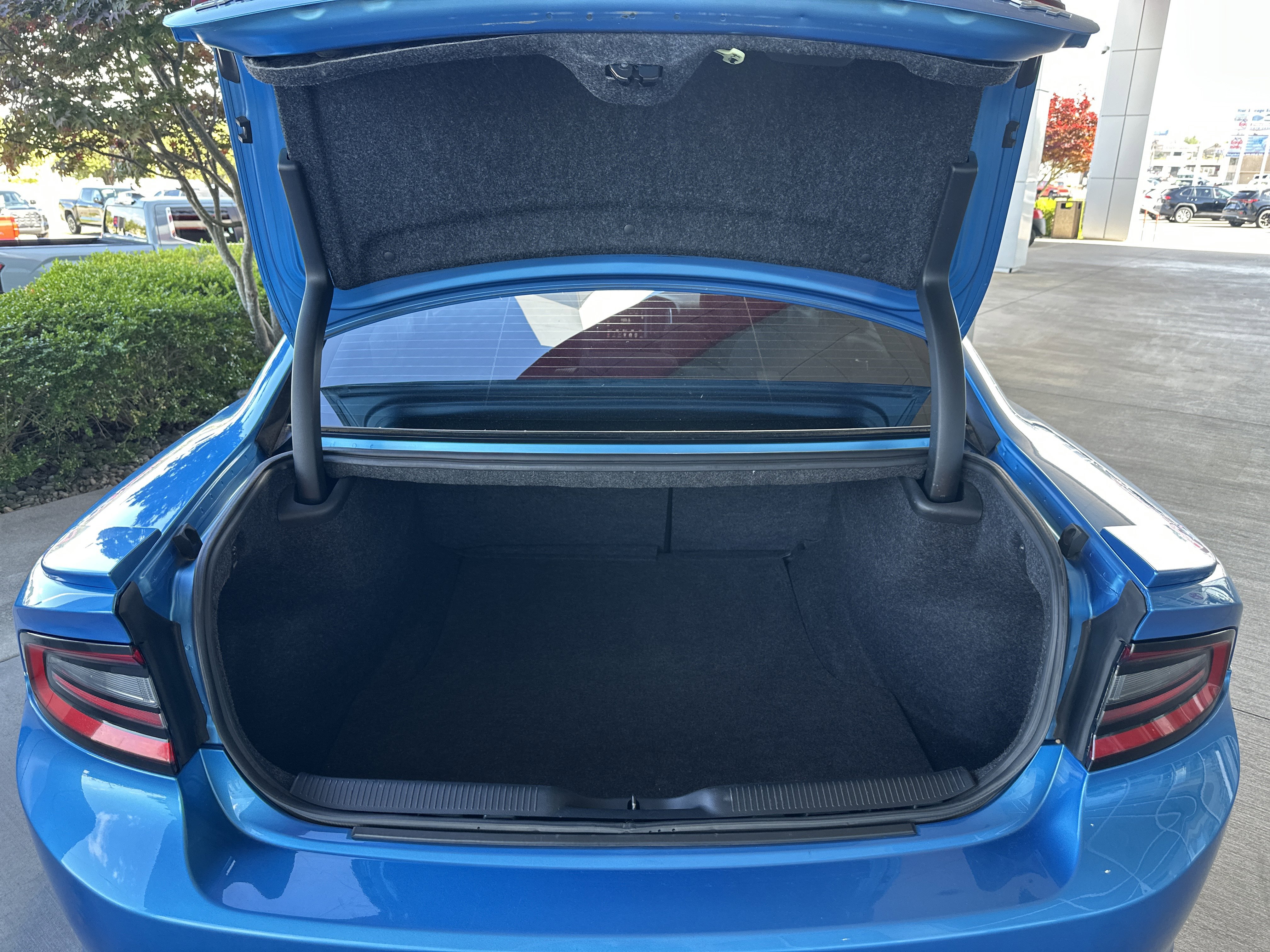 Used 2016 Dodge Charger R/T w/ Navigation & Travel Group RWD image 7