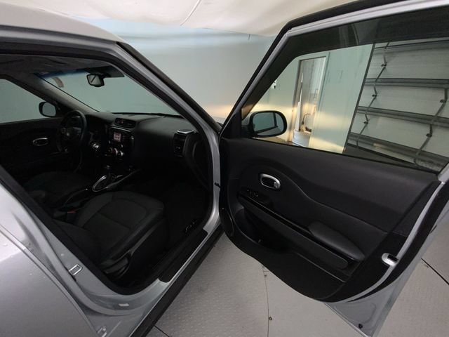 Used 2016 Kia Soul ! FWD image 23