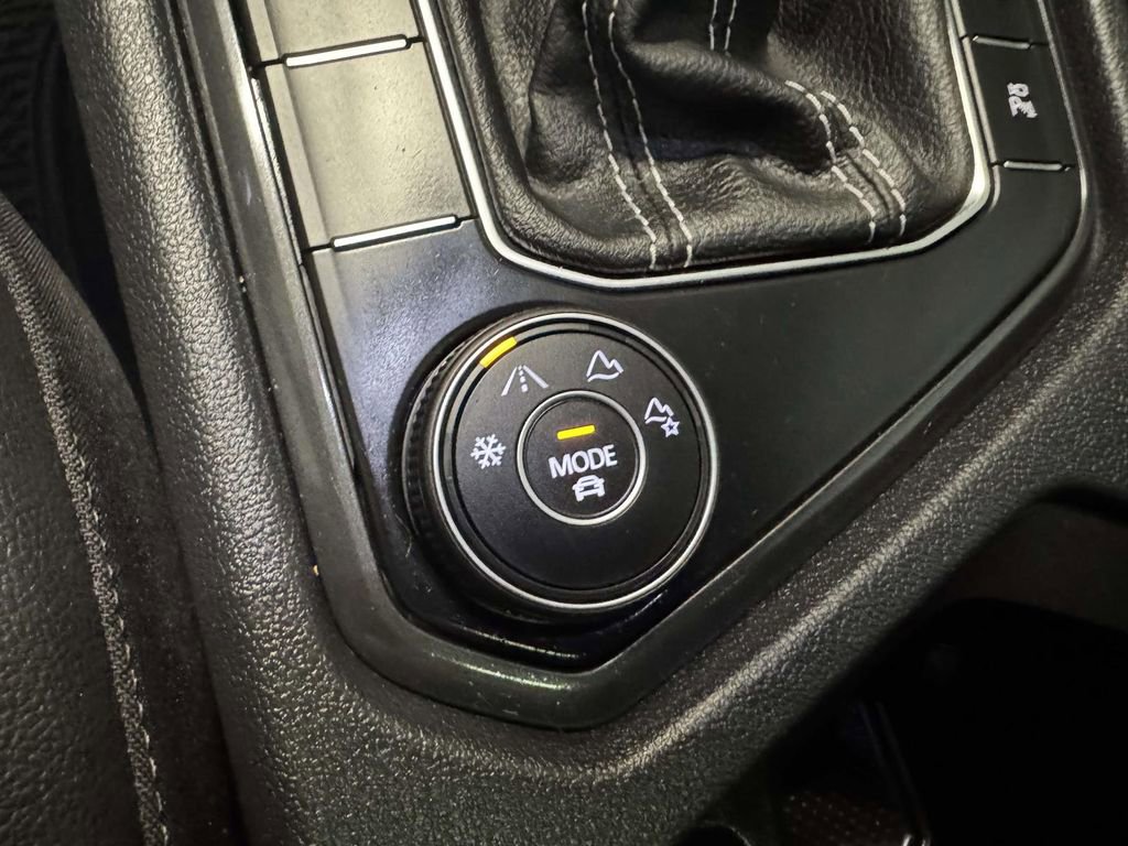 Used 2022 Volkswagen Tiguan SEL R-Line image 24