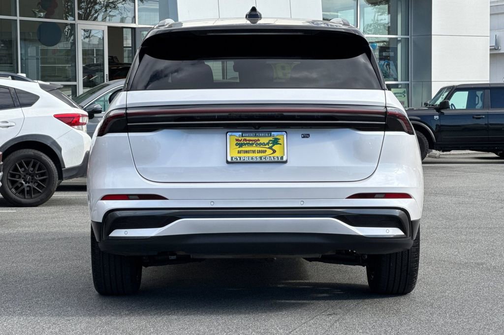 Used 2024 Lincoln Nautilus Reserve w/ Equipment Group 202A image 4