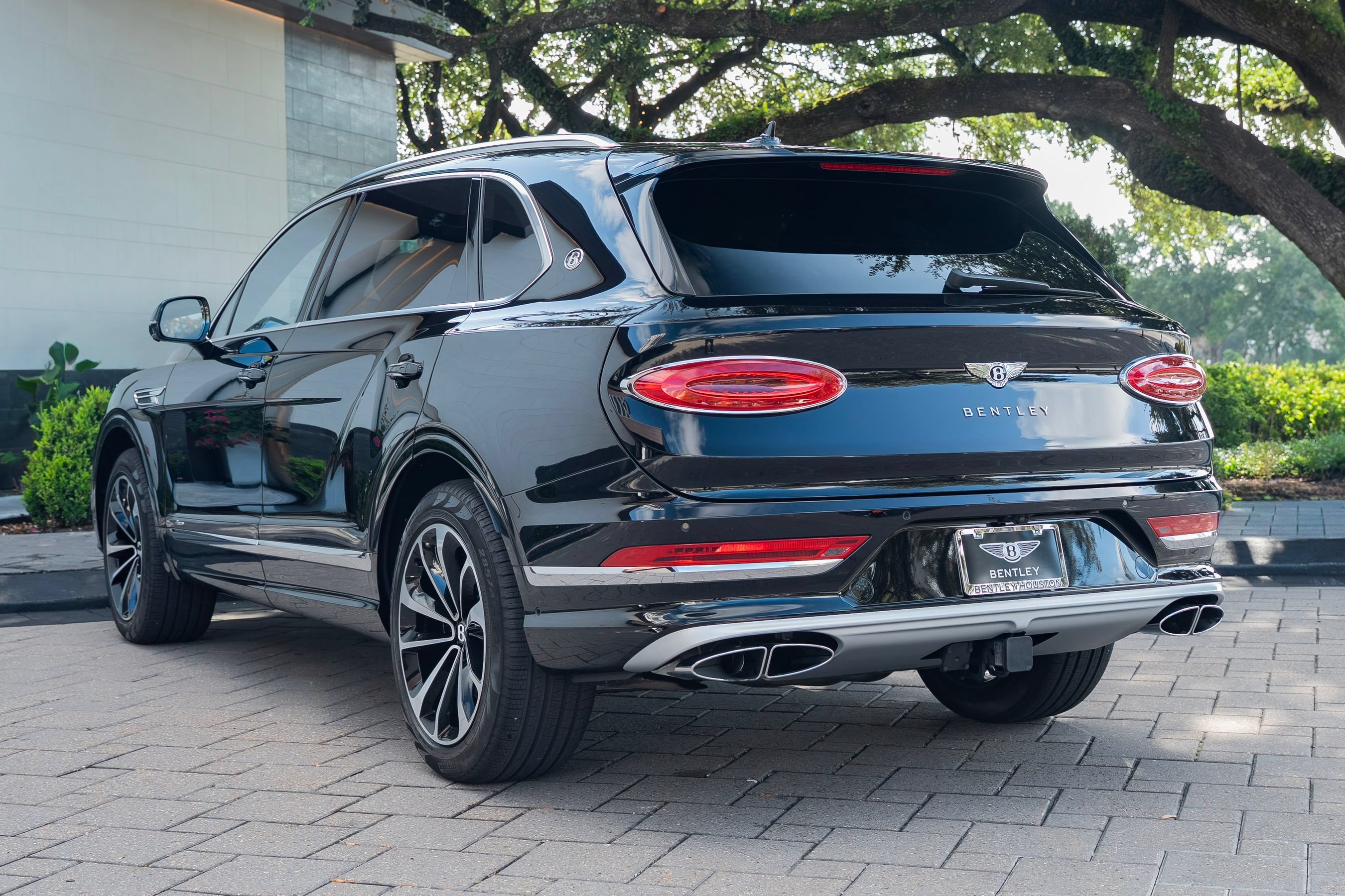 Certified 2025 Bentley Bentayga Extended Wheelbase AWD/4WD image 16