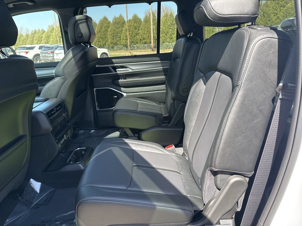 New 2026 Jeep Grand Wagoneer L Limited AWD/4WD image 18