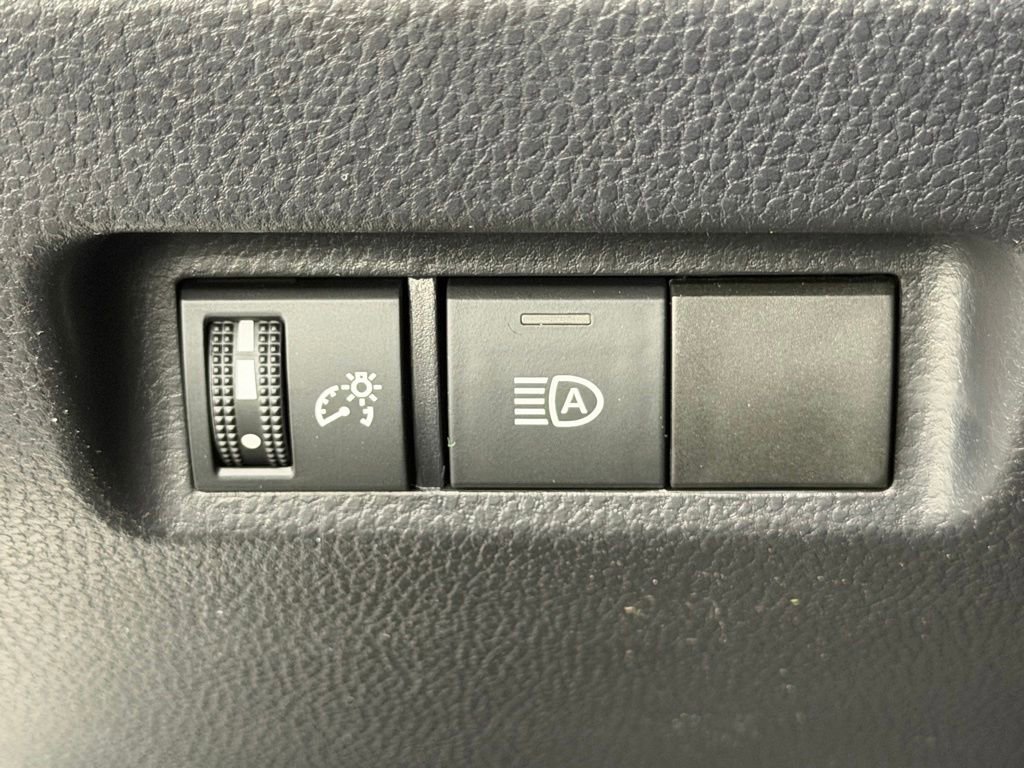 Certified 2025 Toyota RAV4 LE FWD image 28