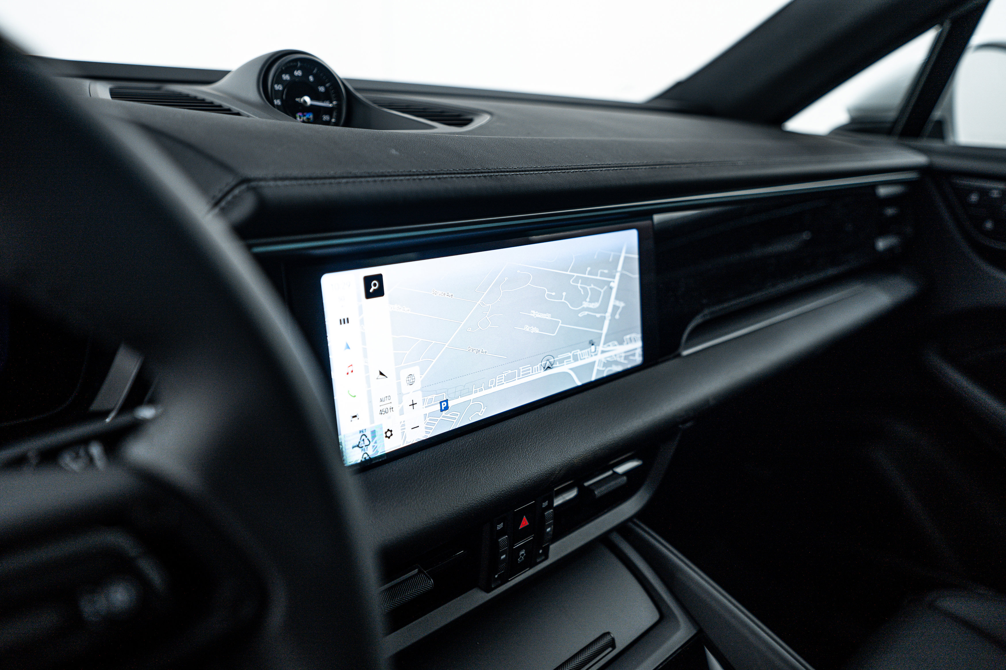 Certified 2025 Porsche Macan Electric image 18