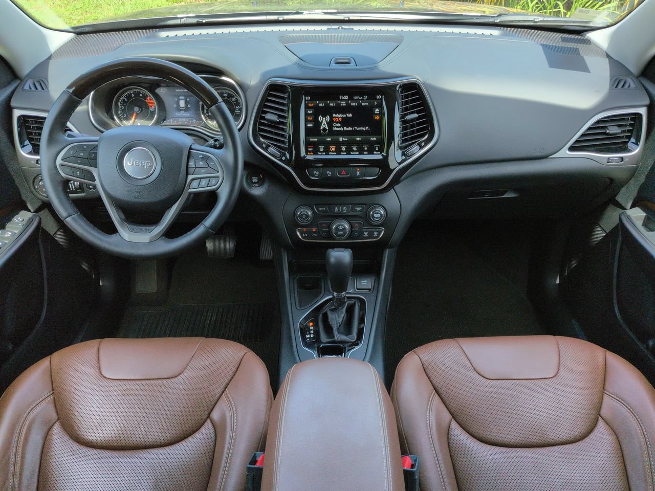 Used 2019 Jeep Cherokee Overland w/ Technology Group FWD image 15