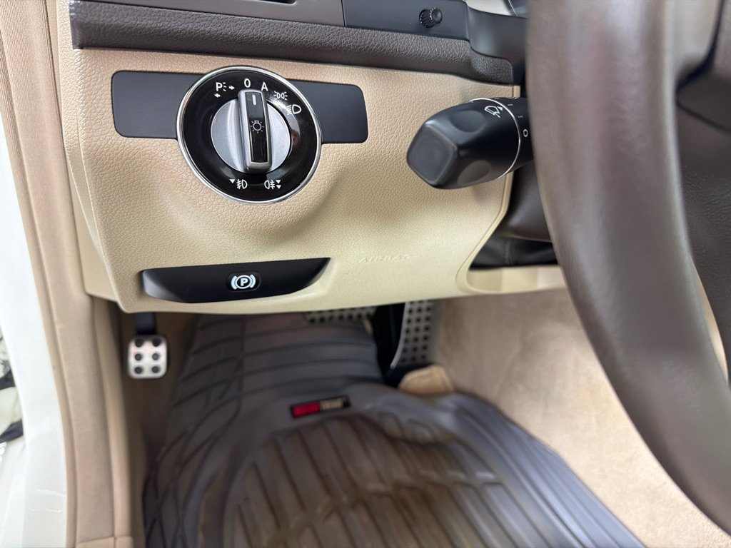 Used 2010 Mercedes-Benz C 300 4MATIC Sedan image 15