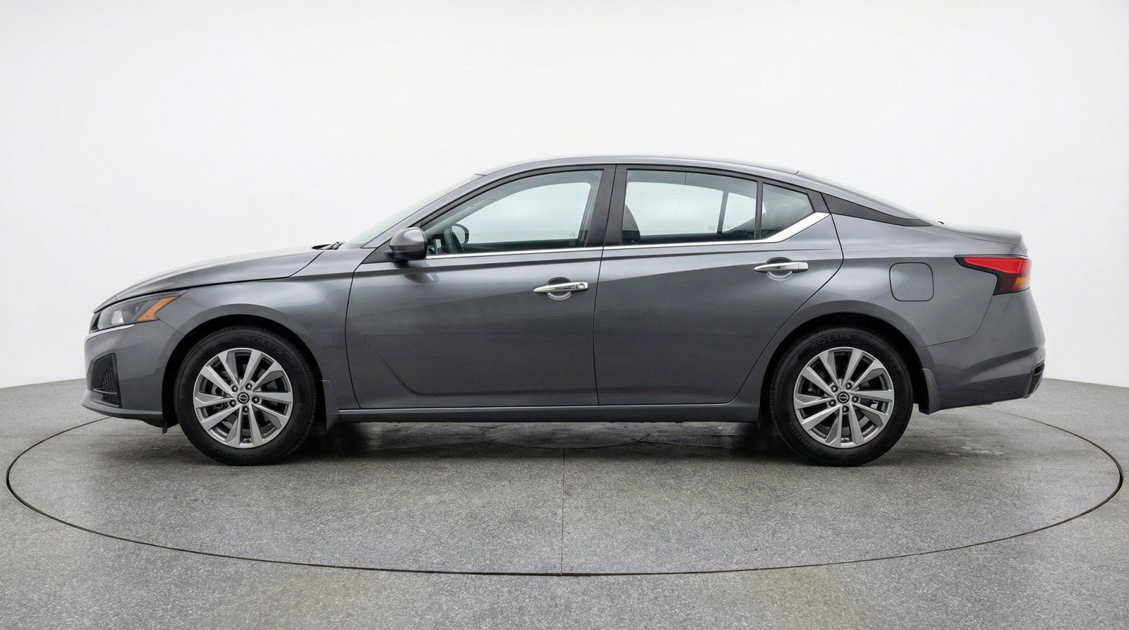 Used 2025 Nissan Altima 2.5 SV image 5