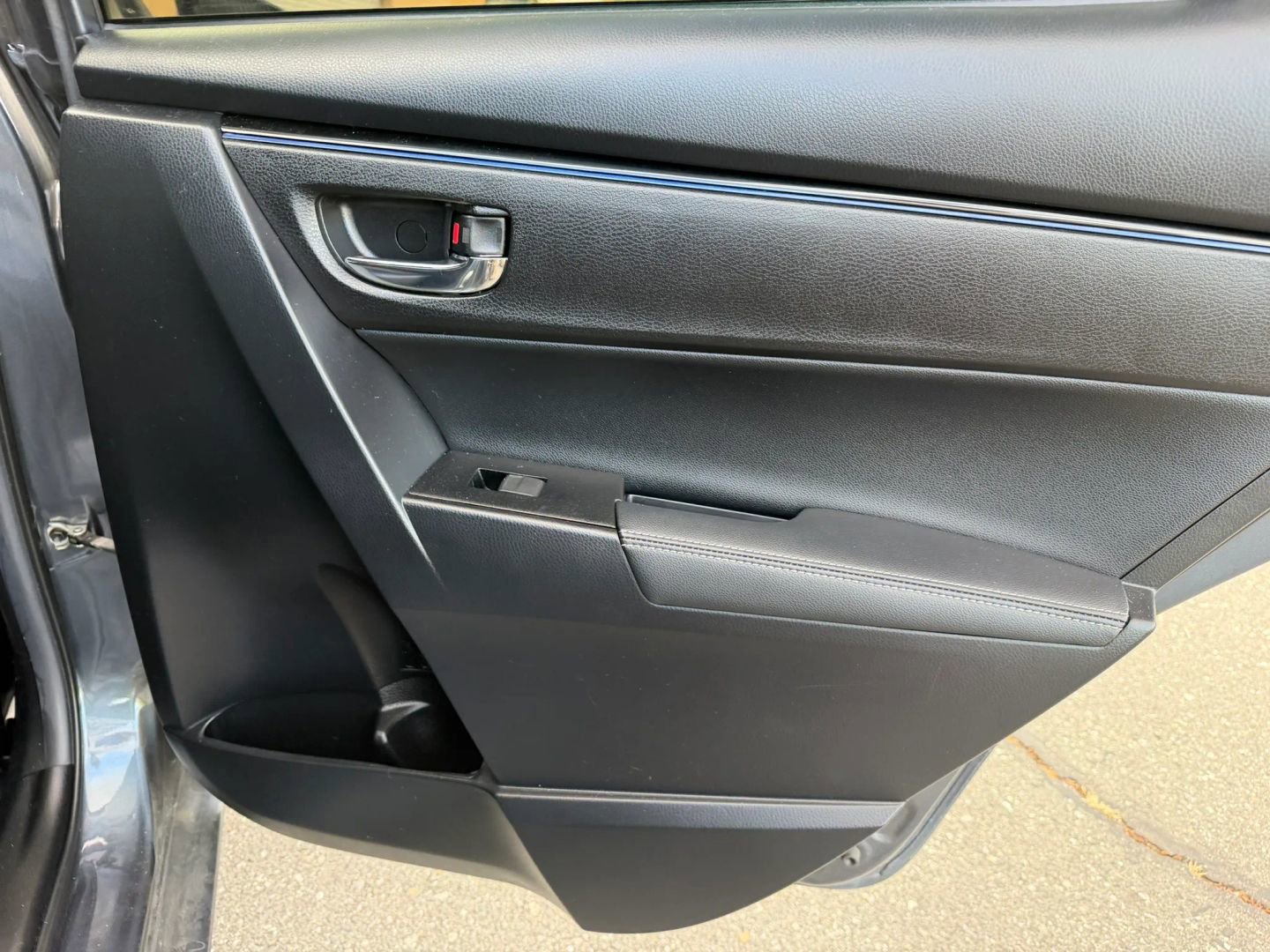 Used 2019 Toyota Corolla SE FWD image 16