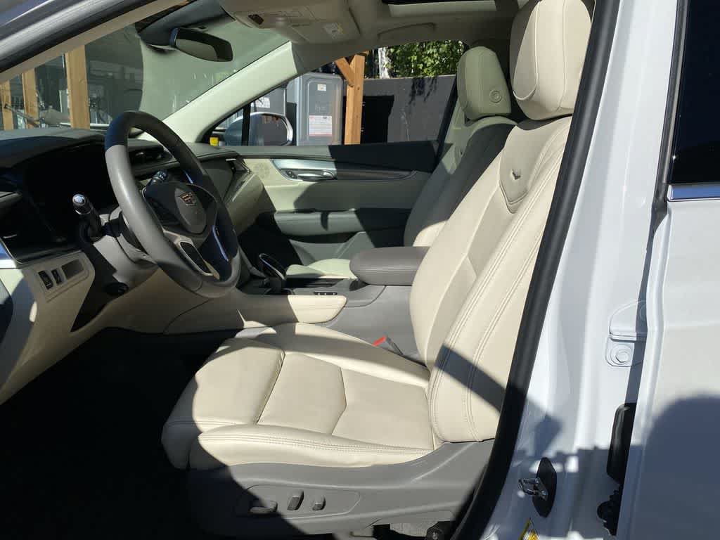 Used 2017 Cadillac XT5 Premium Luxury w/ Driver Assist Package AWD/4WD image 15