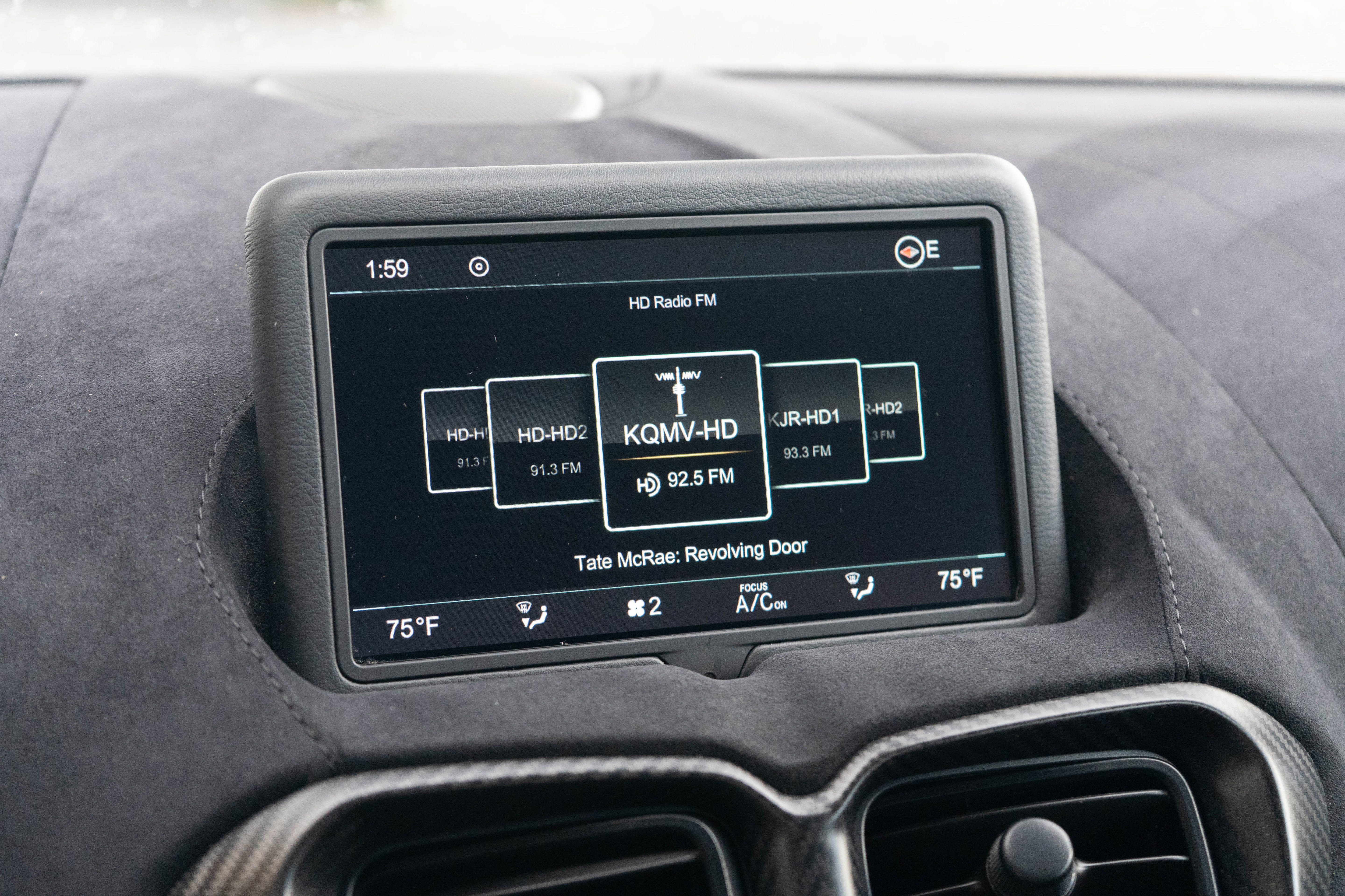 Used 2020 Aston Martin V8 Vantage Coupe RWD image 17