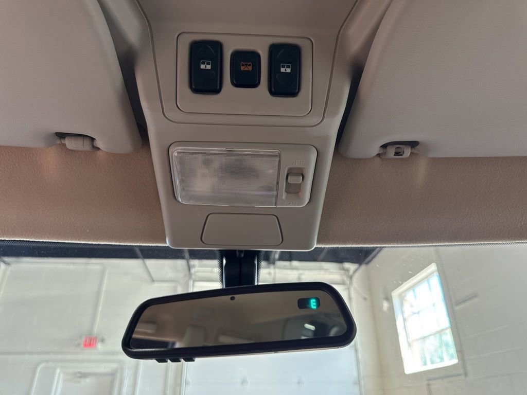 Used 2004 Land Rover Discovery SE AWD/4WD image 30