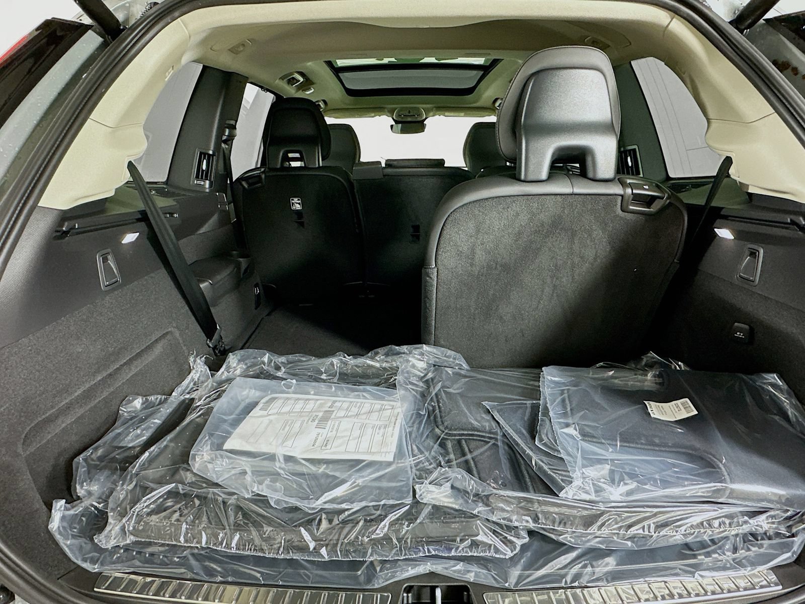 New 2026 Volvo XC90 B6 Ultra w/ Protection Package AWD/4WD image 38
