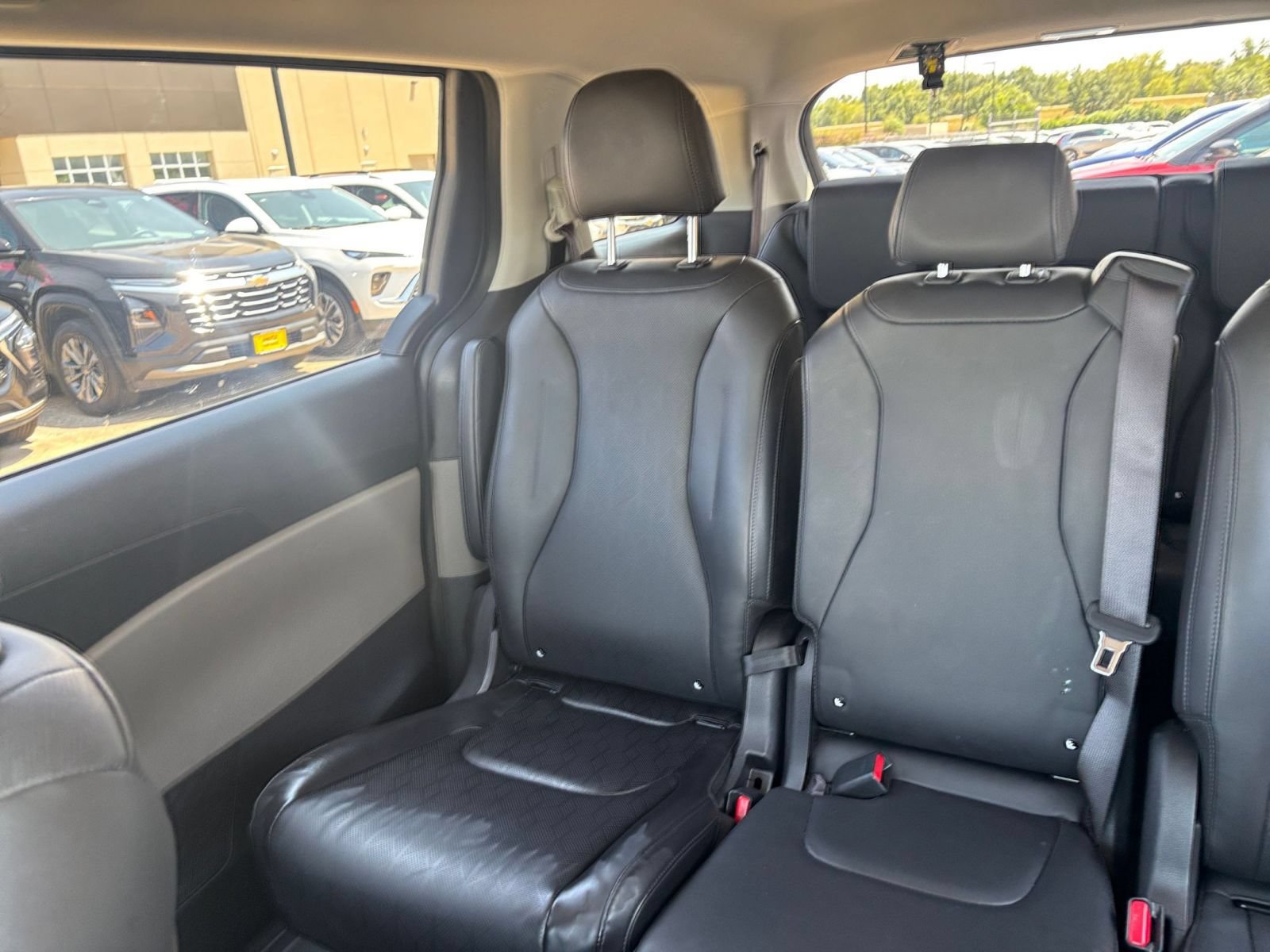 Used 2026 Kia Carnival FWD image 37