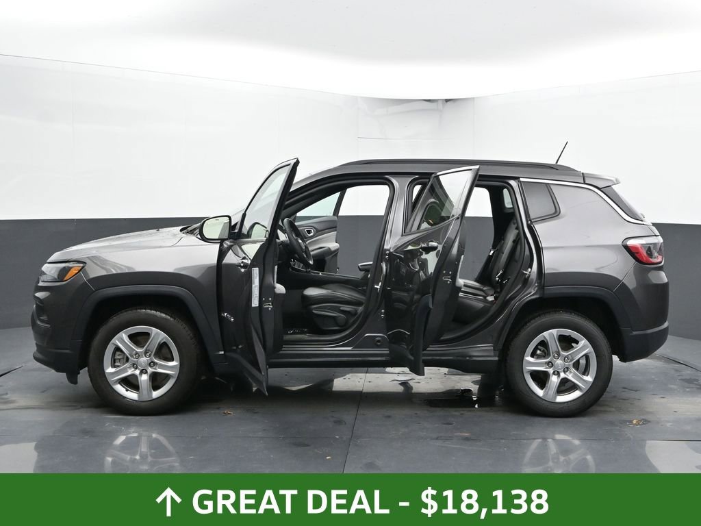 Used 2024 Jeep Compass Latitude image 65