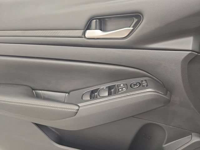 Used 2024 Nissan Altima 2.5 SV FWD image 32