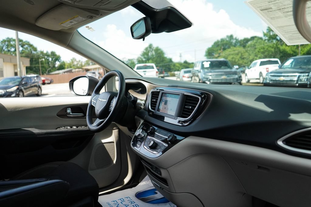 Used 2023 Chrysler Voyager LX FWD image 13