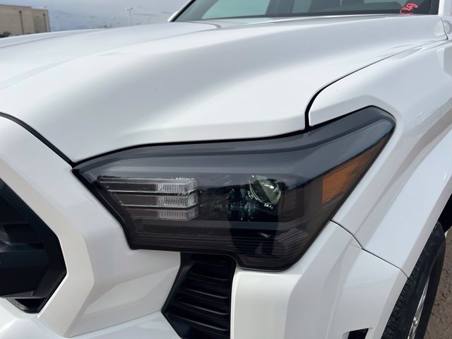Used 2025 Toyota Tacoma SR5 AWD/4WD image 9