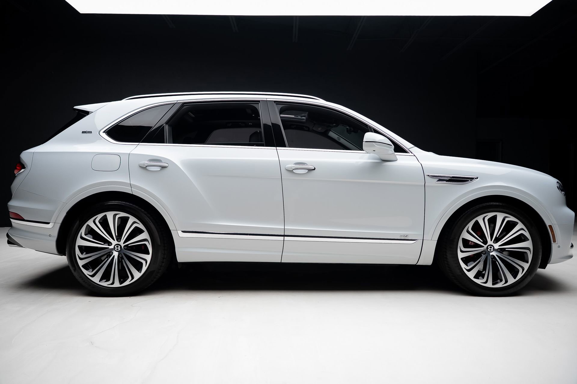 Used 2021 Bentley Bentayga AWD/4WD image 36
