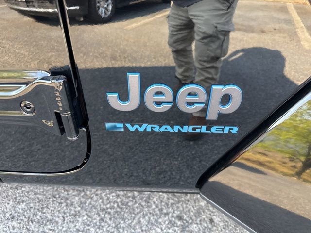 Used 2025 Jeep Wrangler Unlimited Sahara w/ Safety Group AWD/4WD image 14