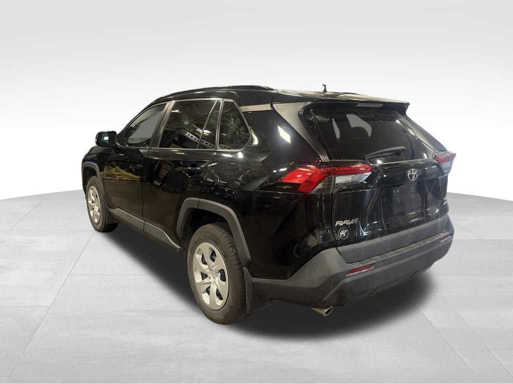 Used 2019 Toyota RAV4 LE AWD/4WD image 4