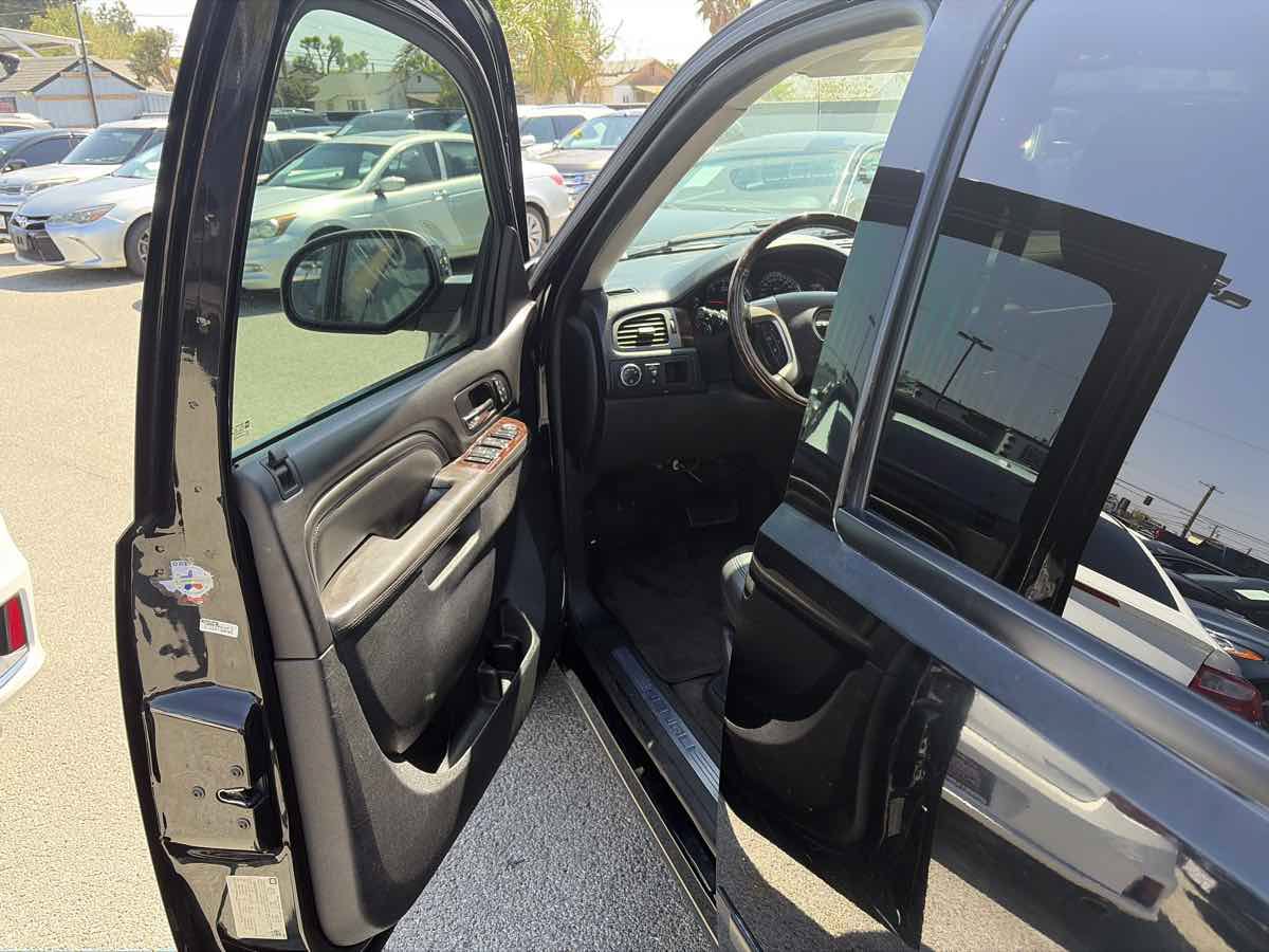 Used 2014 GMC Yukon Denali AWD/4WD image 6