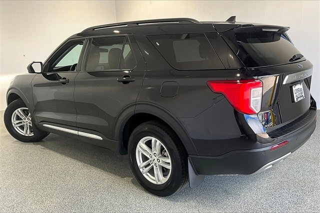 Used 2023 Ford Explorer XLT image 4