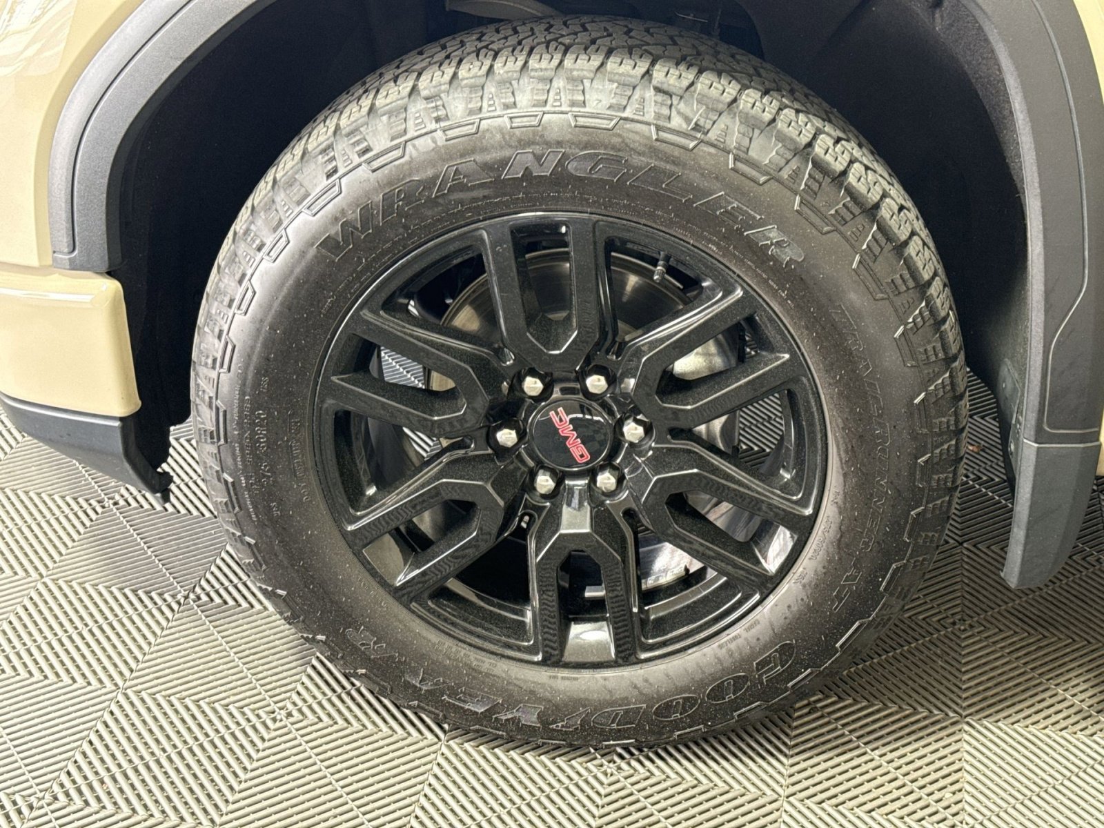 Used 2023 GMC Sierra 1500 Elevation image 12