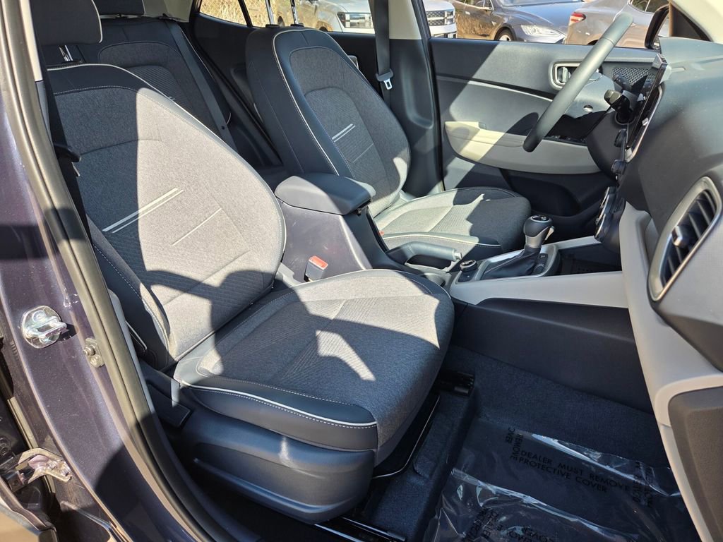 Used 2025 Hyundai Venue Limited image 19