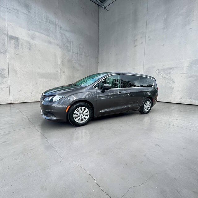 Used 2021 Chrysler Voyager L