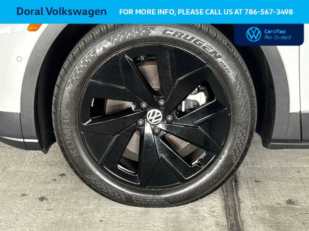 Certified 2025 Volkswagen ID.4 Pro S Plus w/ ID.4 Black Package AWD/4WD image 11