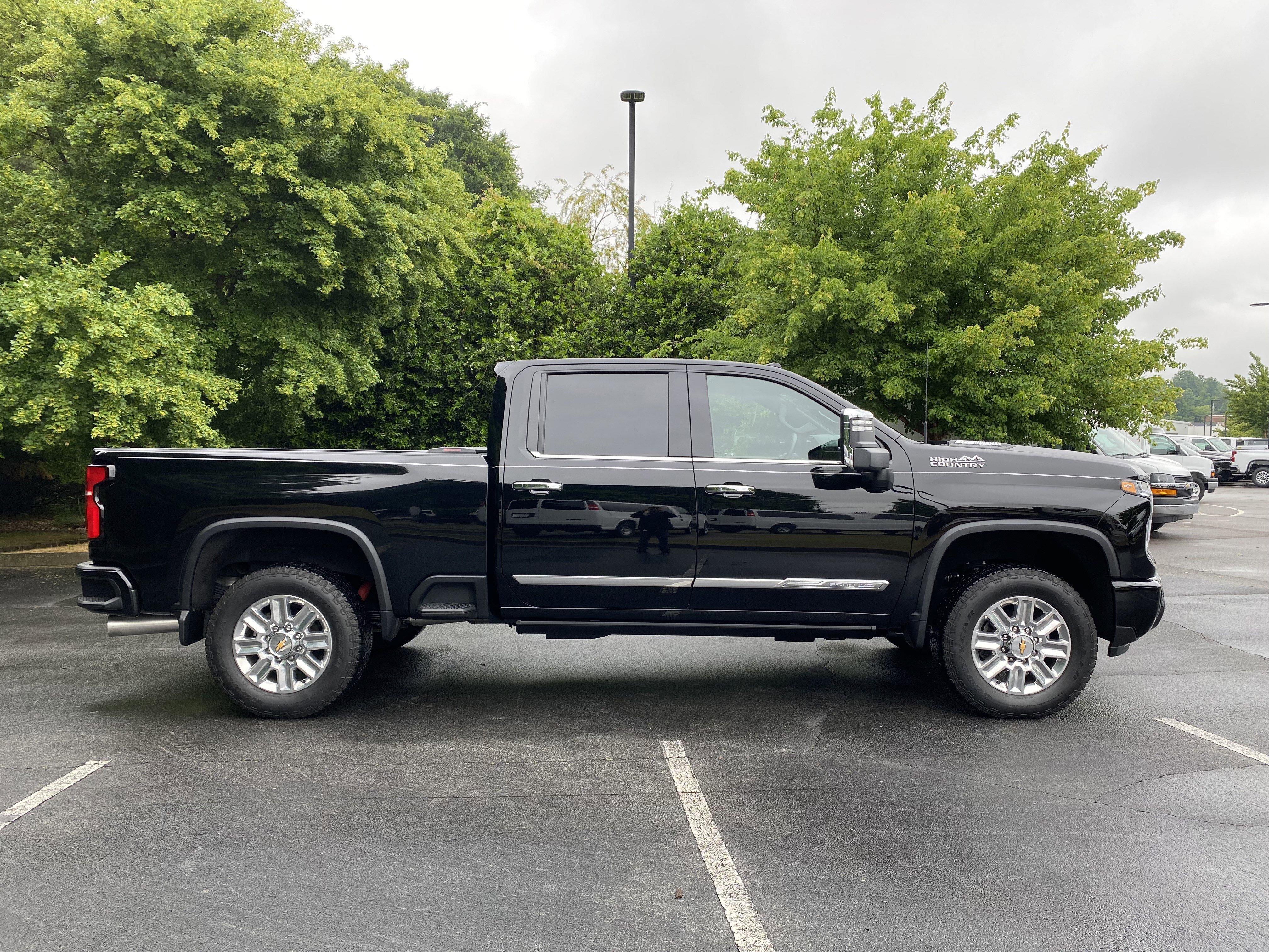 Used 2025 Chevrolet Silverado 2500 High Country w/ High Country Premium Package AWD/4WD image 10