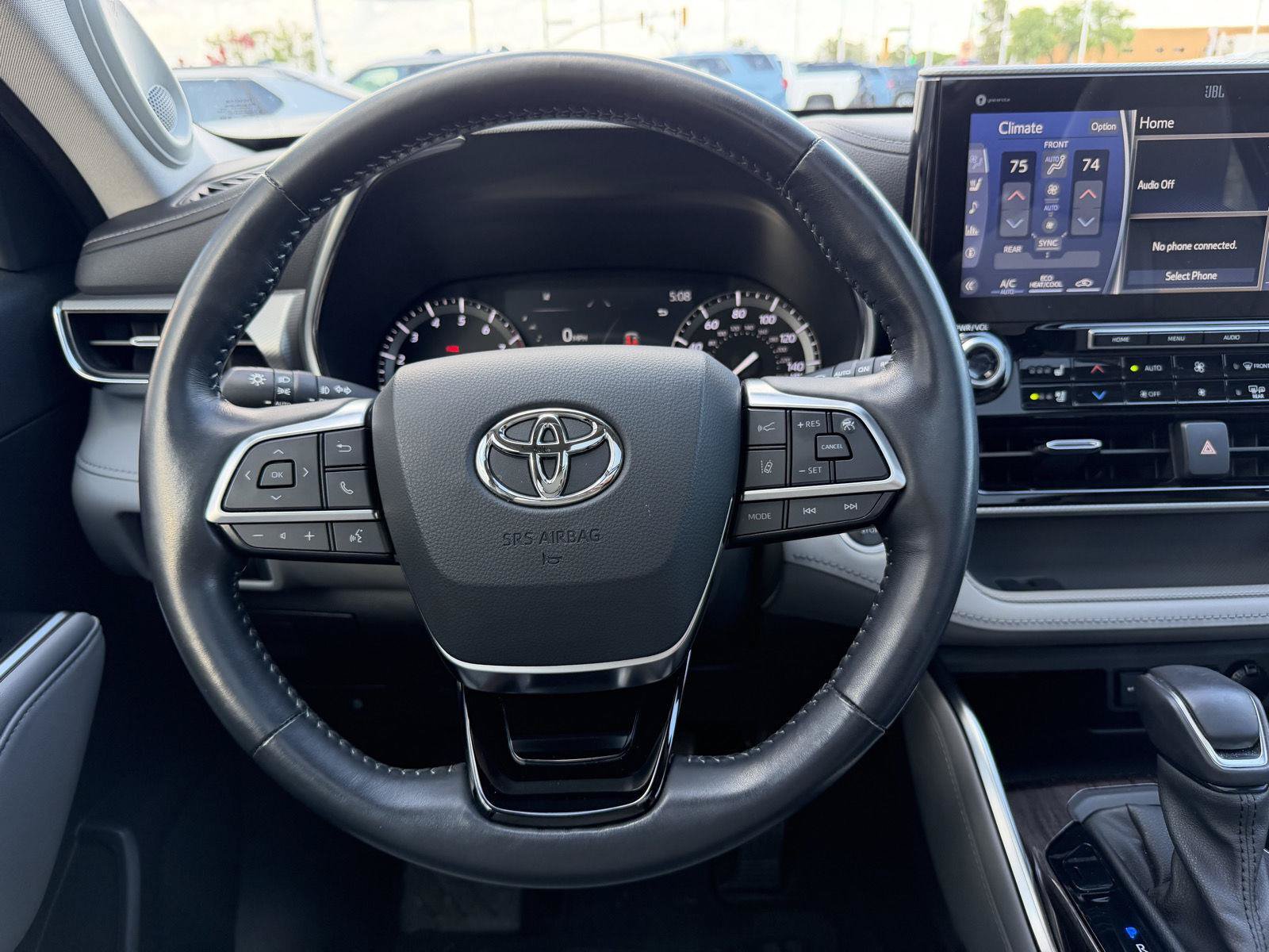 Used 2021 Toyota Highlander Platinum FWD image 28