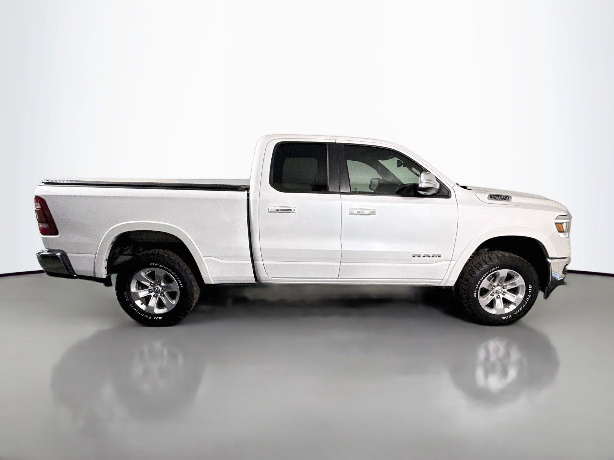 Used 2019 RAM 1500 Laramie AWD/4WD image 11
