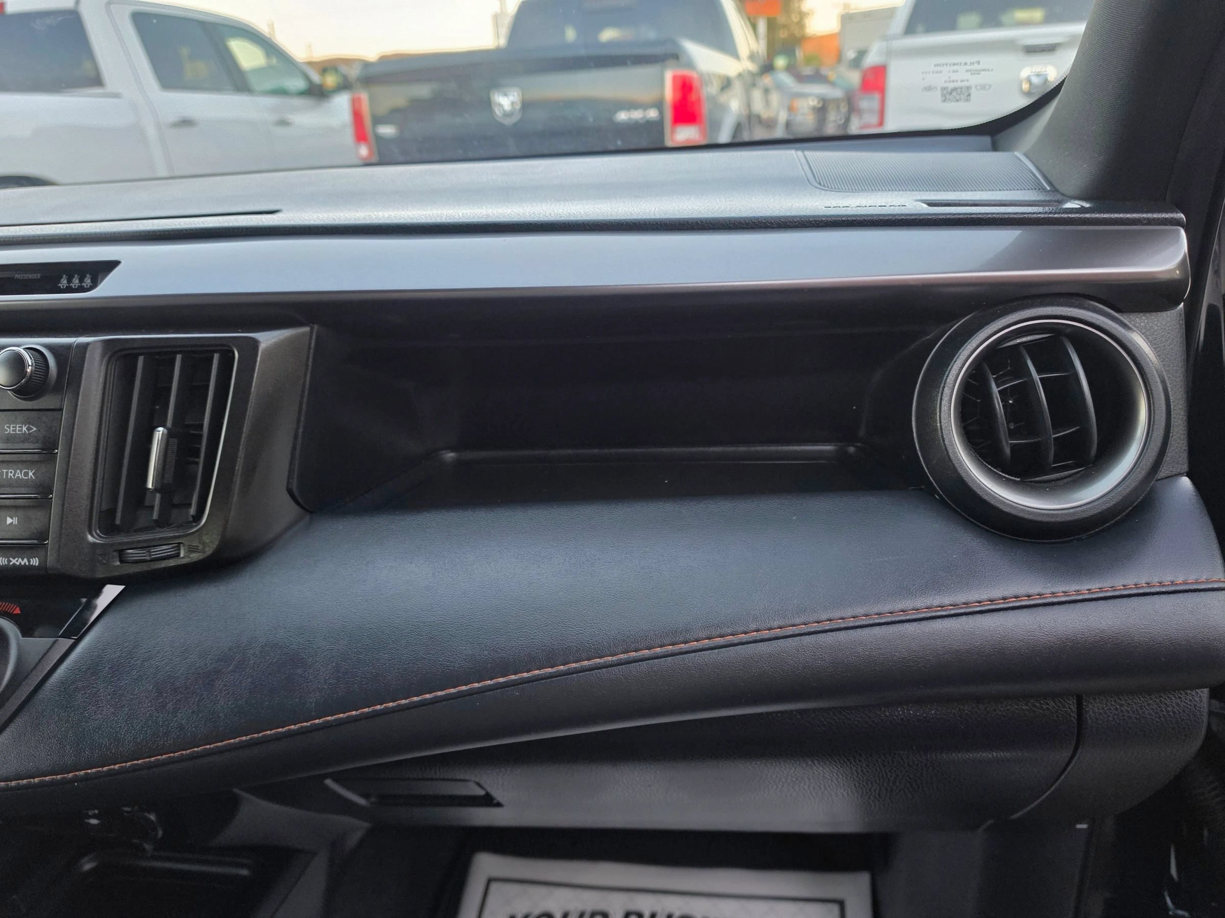 Used 2018 Toyota RAV4 SE FWD image 28