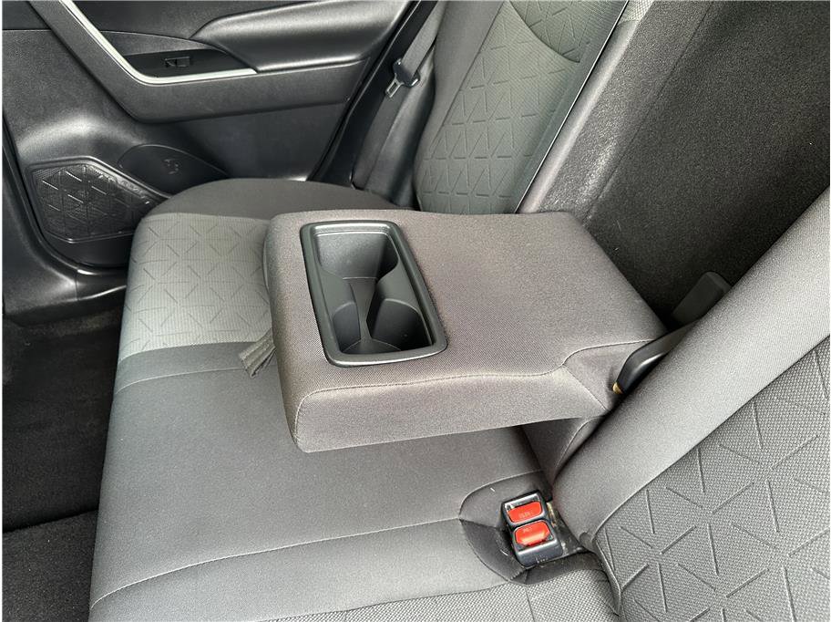 Used 2020 Toyota RAV4 XLE image 17