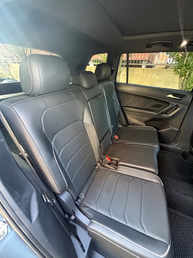 Used 2023 Volkswagen Tiguan SEL R-Line AWD/4WD image 10
