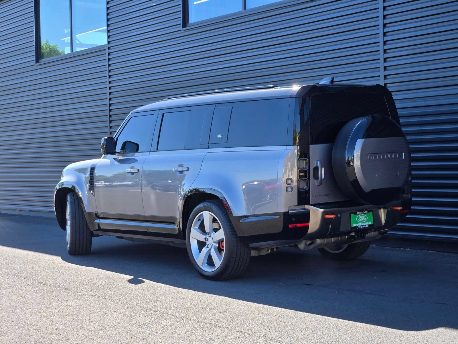 Used 2024 Land Rover Defender 130 X AWD/4WD image 5