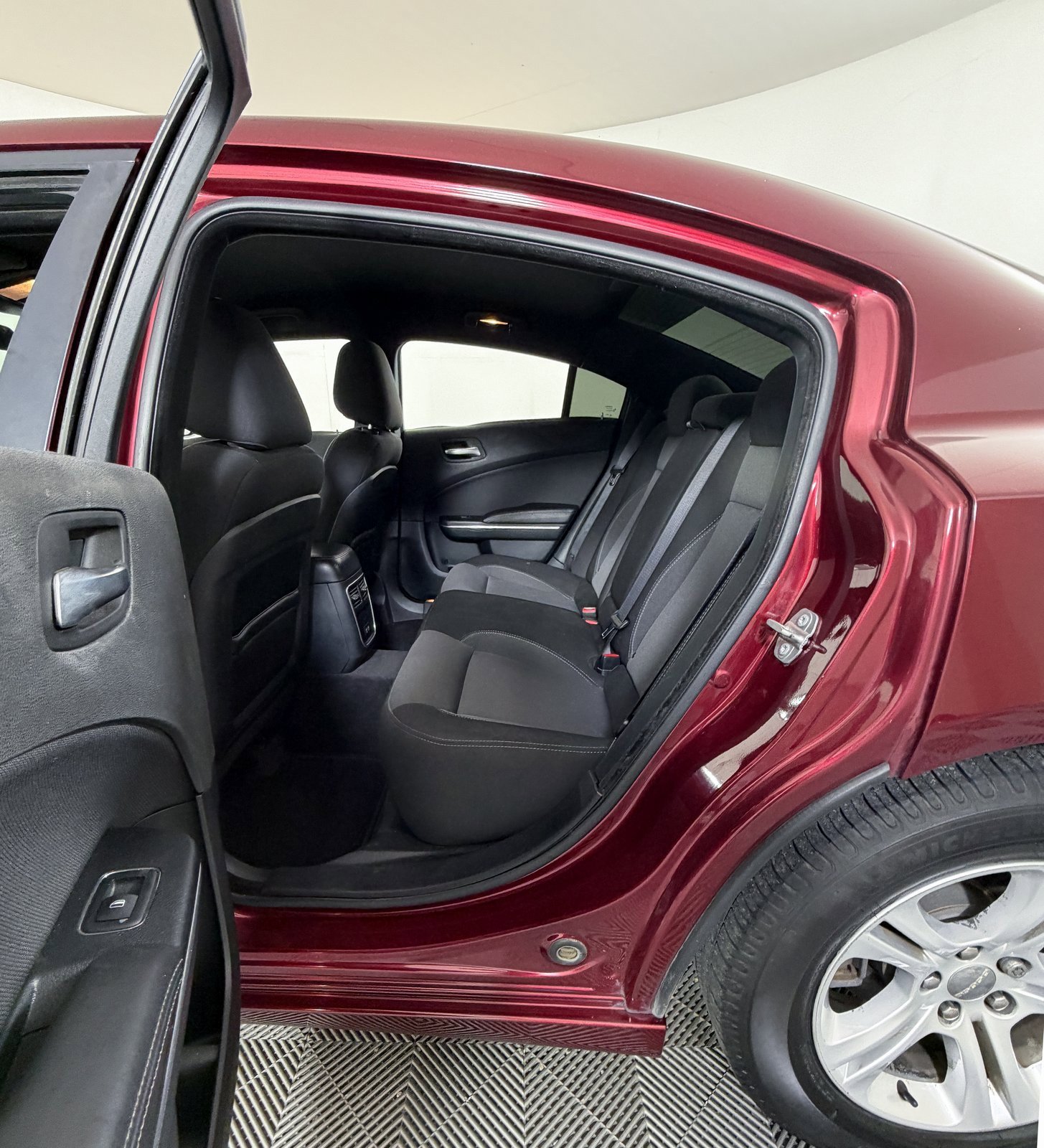 Used 2018 Dodge Charger SXT image 7