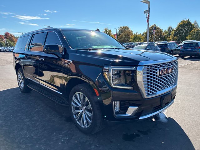 Used 2022 GMC Yukon XL Denali AWD/4WD image 3