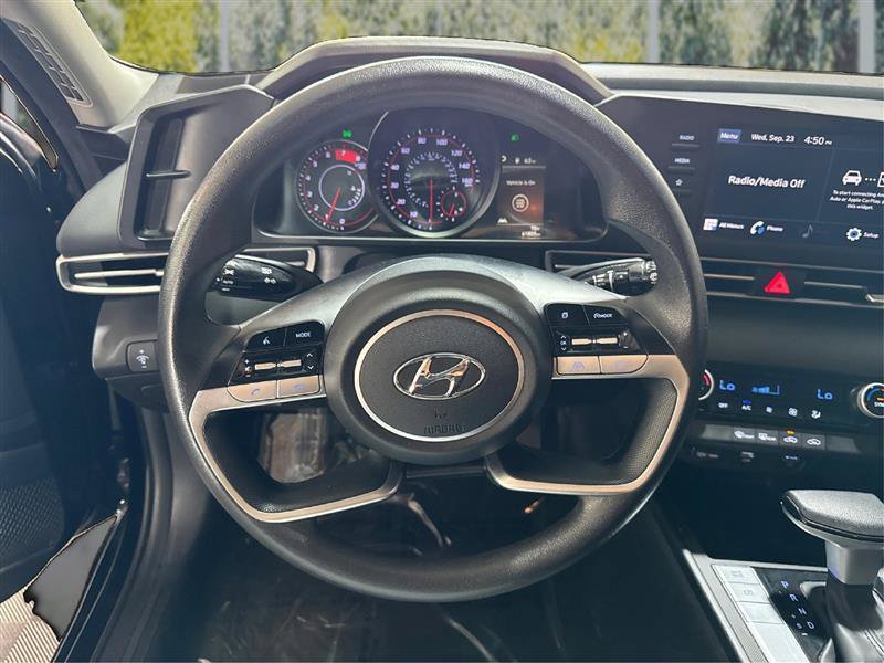 Used 2023 Hyundai Elantra SEL w/ Preferred Accessory Package FWD image 18
