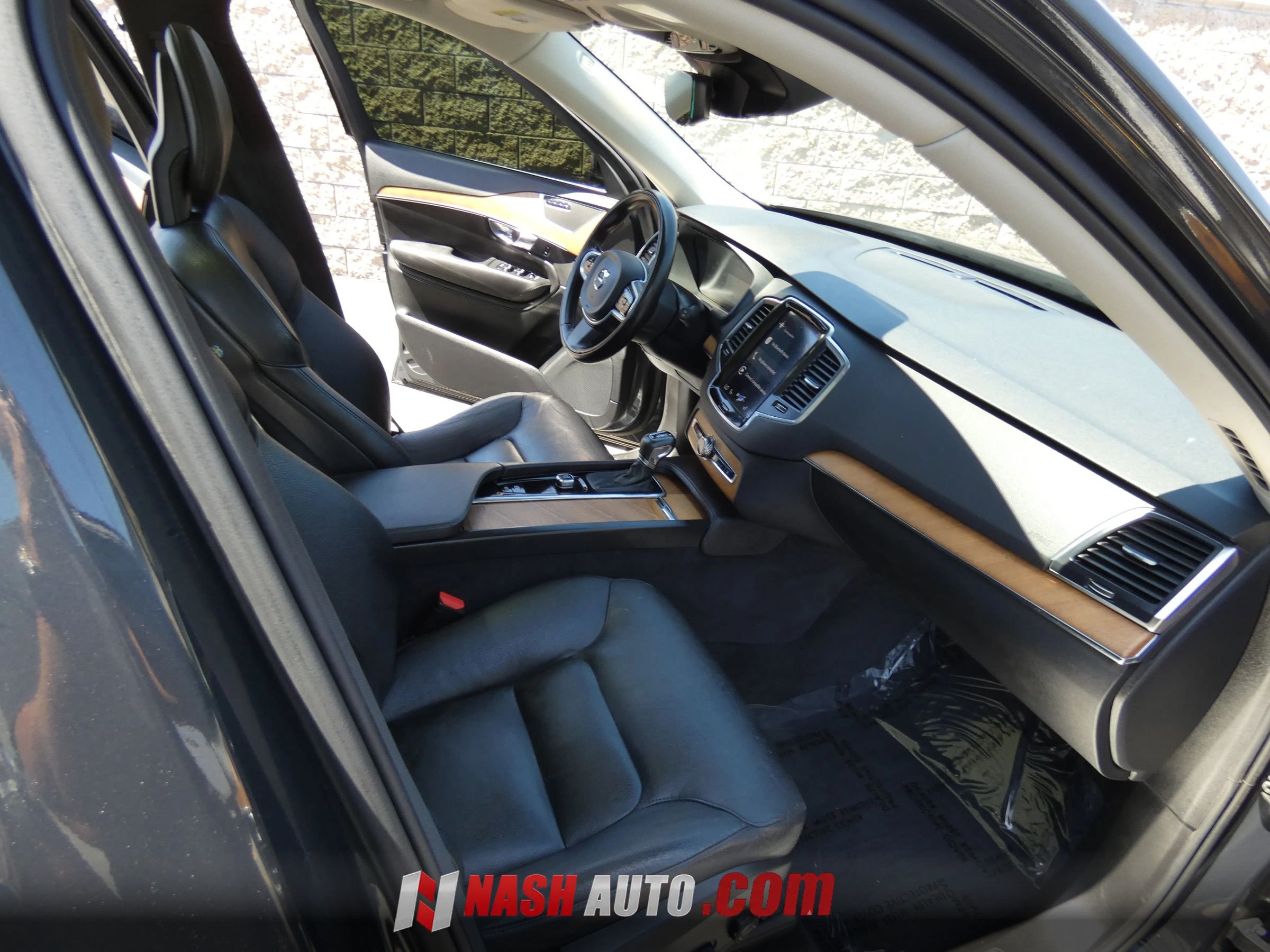 Used 2022 Volvo XC90 T5 Momentum w/ Climate Package AWD/4WD image 26