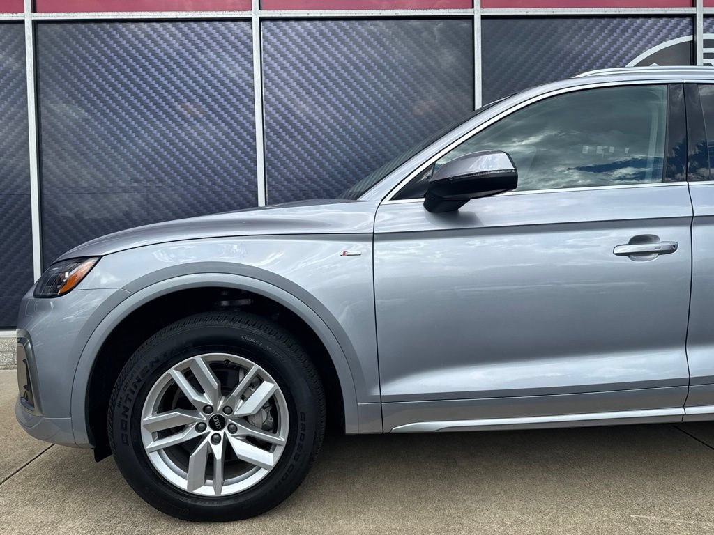 Used 2023 Audi Q5 2.0T Premium w/ Convenience Package AWD/4WD image 16