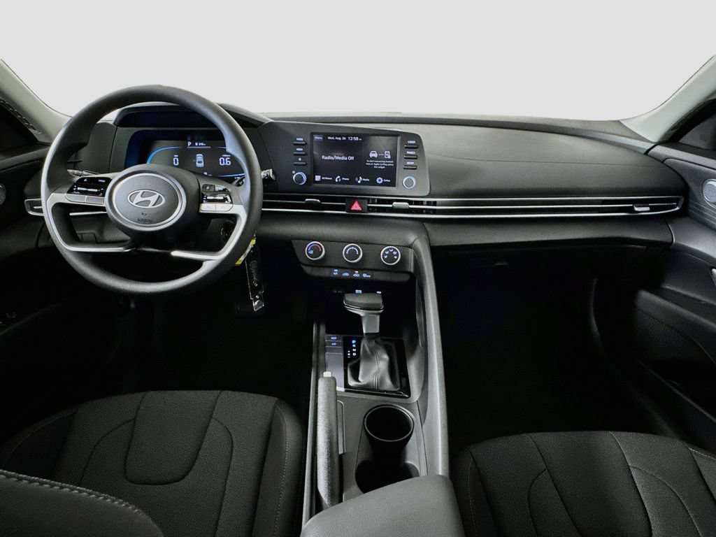 New 2026 Hyundai Elantra SE FWD image 23
