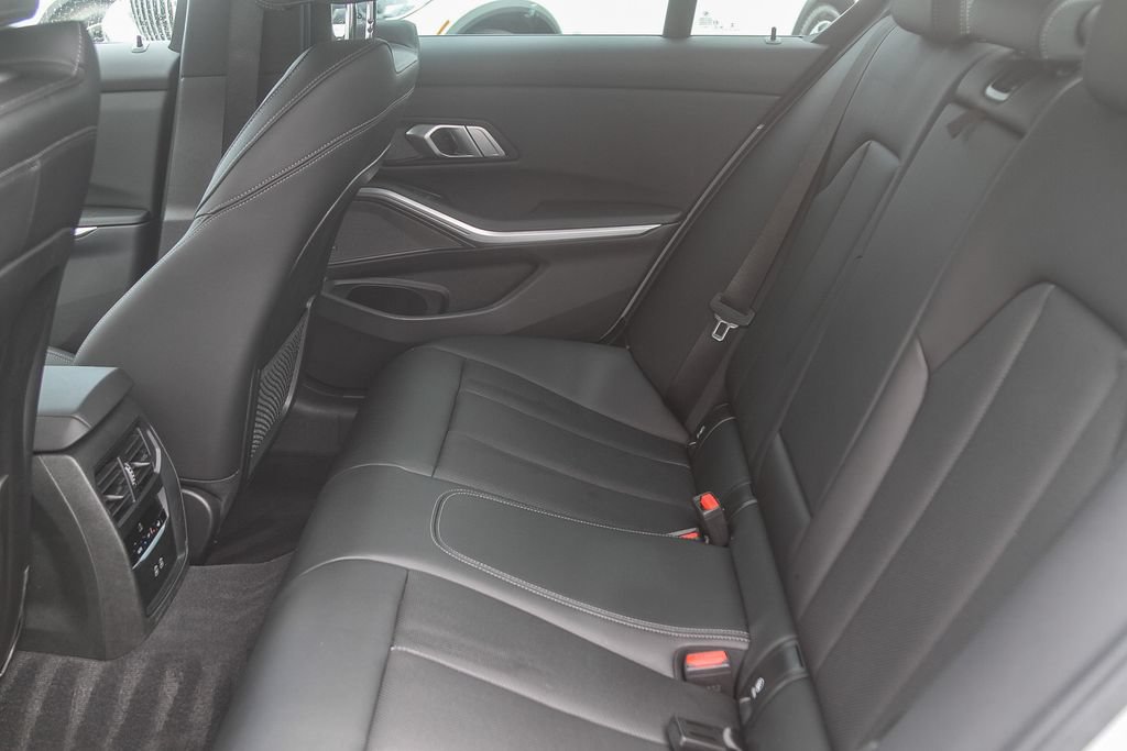 Used 2023 BMW M340i RWD image 15