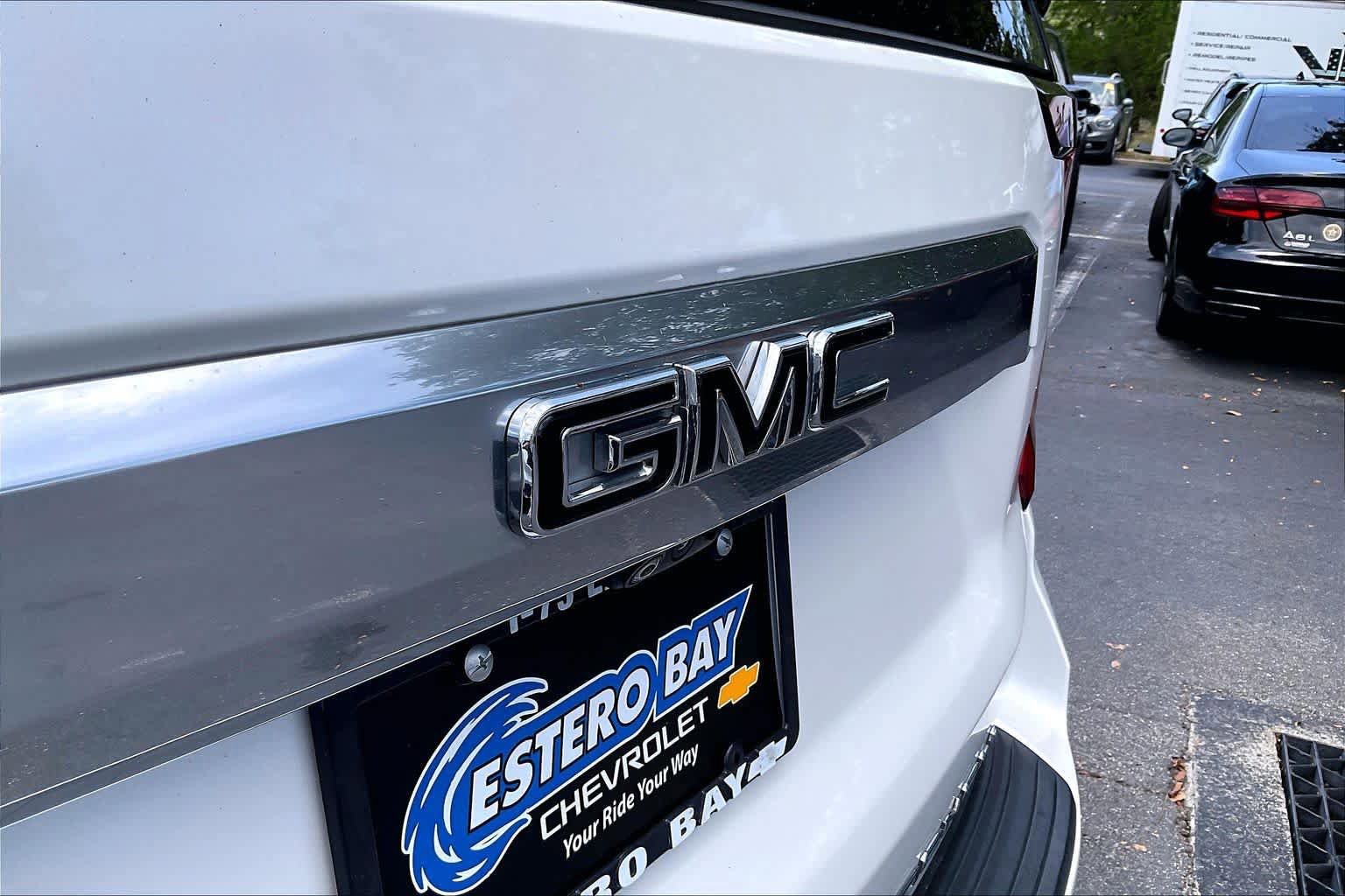 Used 2021 GMC Yukon Denali w/ Denali Premium Package RWD image 9