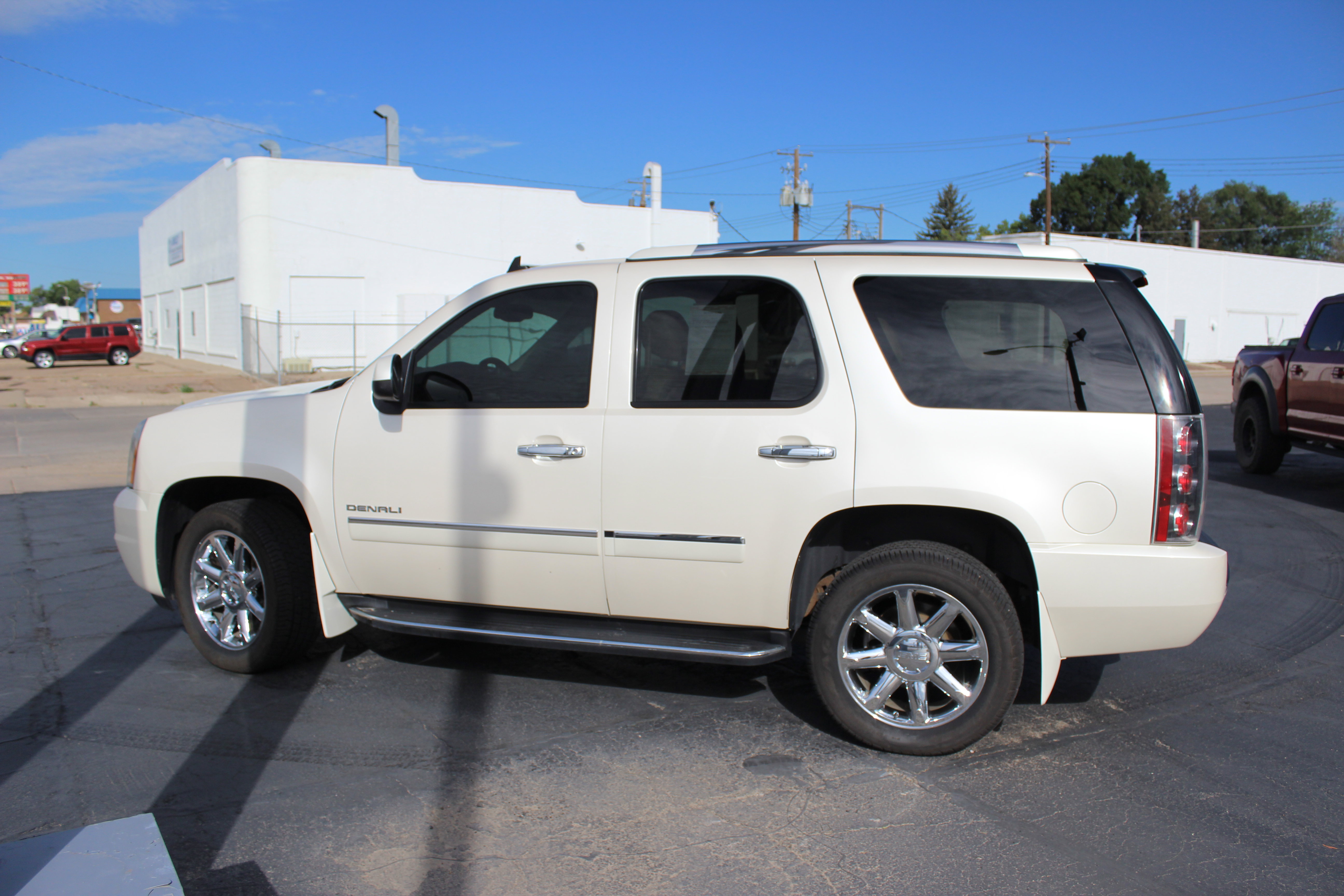 Used 2014 GMC Yukon Denali AWD/4WD image 4