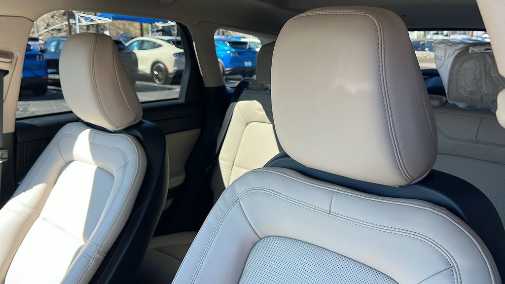 New 2025 Lincoln Corsair Premiere w/ Equipment Group 101A image 10