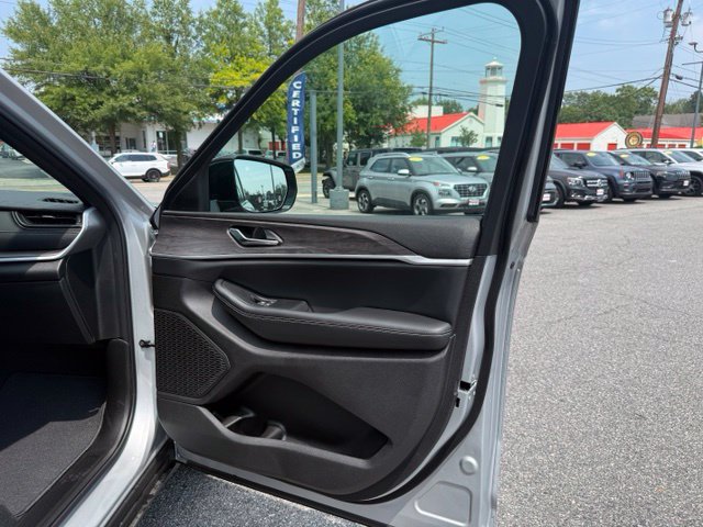 New 2026 Jeep Grand Cherokee Altitude AWD/4WD image 30
