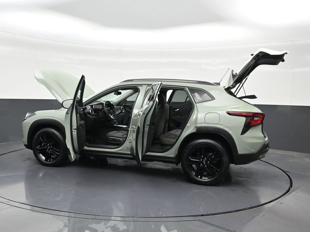 Used 2025 Chevrolet Trax ACTIV w/ Sunroof Package FWD image 35